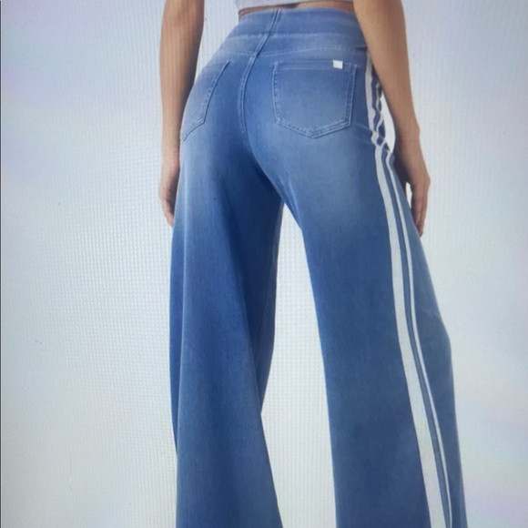 MEDIUM .   HALARA FLEX BAGGY STRIPED WIDE LEG JEANS - Picture 2 of 9